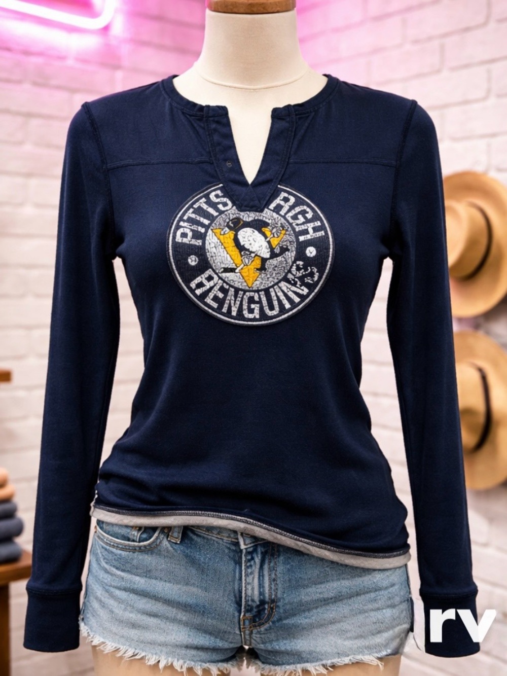 NHL Women's Navy Pittsburgh Penguins Long Sleeve Logo Top